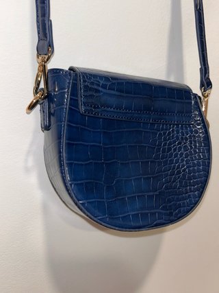 Bolso Pieces azul efecto piel cocodrilo