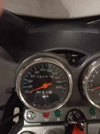 Suzuki GS 500F con maletas y baúl