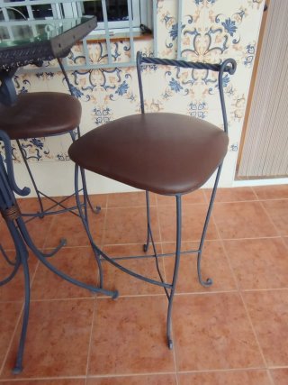 Mesa alta jardín con 4 taburetes