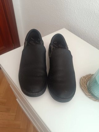 Zapatos hostelería negros cómodos