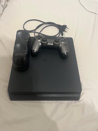 PS4 Slim 500GB + Mando + Base Carga