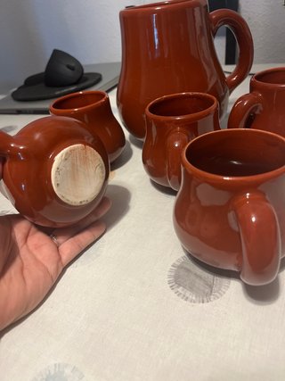 Juego de jarras y tazas de terracota