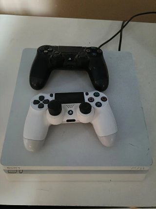 Consola PS4 + 2 Mandos (Blanco y Negro)