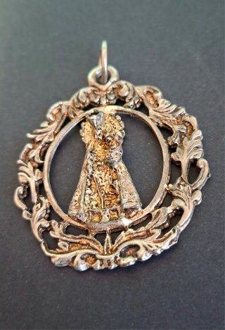 Medallon virgen de los Desamparados