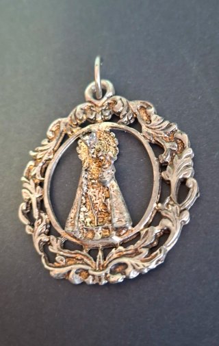 Medallon virgen de los Desamparados
