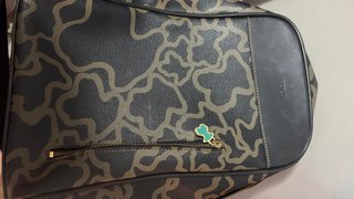 Mochila Tous Marrón con bandera.