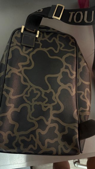 Mochila Tous Marrón con bandera.