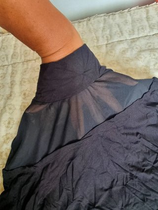 Blusa negra con cuello transparente
