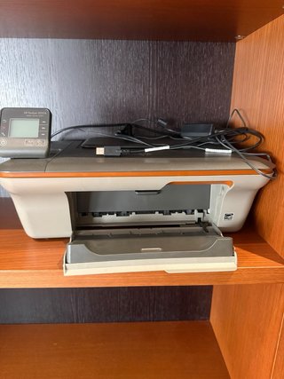 Impresora HP Negra y Naranja