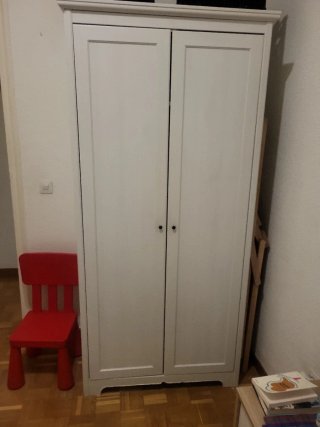 Armario blanco de madera