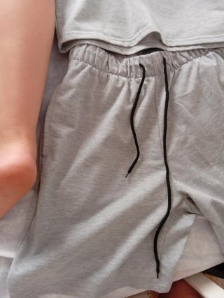 Set sportivo grigio con cappuccio