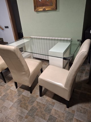 Mesa cristal + sillas (comedor)