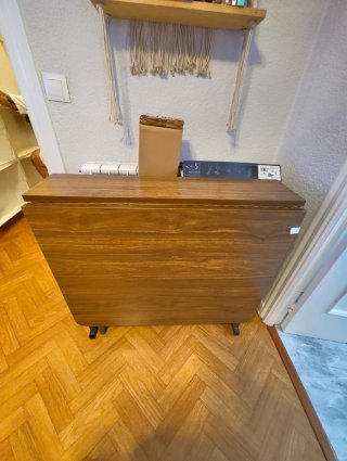 Mesa antigua abatible de madera