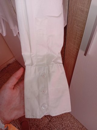Camisa blanca de manga larga