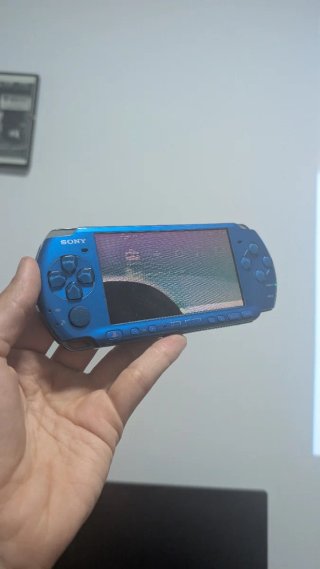 PSP 3000 azul - pantalla rota, no carga