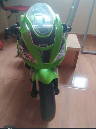 Moto Kawasaki Ninja Deportiva Verde