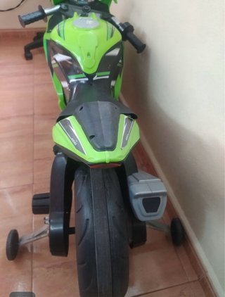 Moto Kawasaki Ninja Deportiva Verde