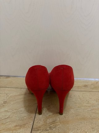 Tacones rojos Marypaz con flor