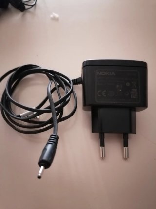 Nokia 1200 Blu si accende + alimentatore e cuffie