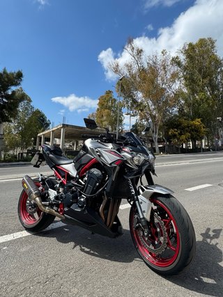 Kawasaki Z900 2023. Version full 18000km
