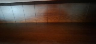 Vitrina madera cristal con cajones, color caoba .
