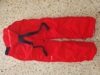 Pantalones de esquí rojos con cremalleras