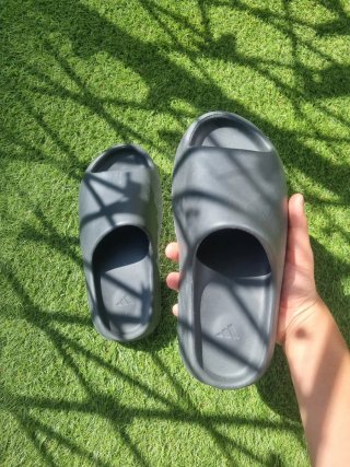 Chanclas Adidas Yeezy