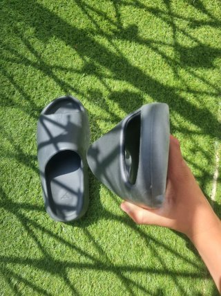 Chanclas Adidas Yeezy
