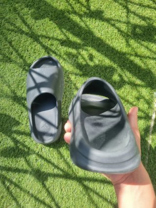 Chanclas Adidas Yeezy