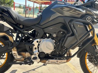 Voge 900DSX Black Knight.