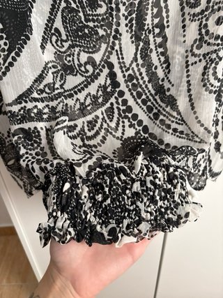 Blusa vaporosa transparente con cintura elástica