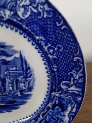 Plato azul antiguo decorado
