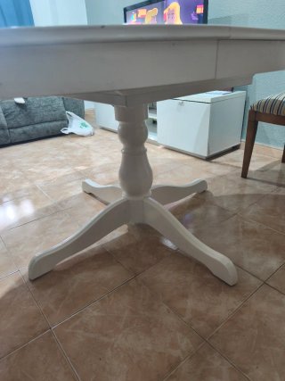 Mesa redonda blanca