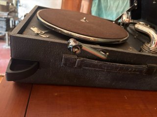 Gramophone Portable Vintage "La Voix de son Maître