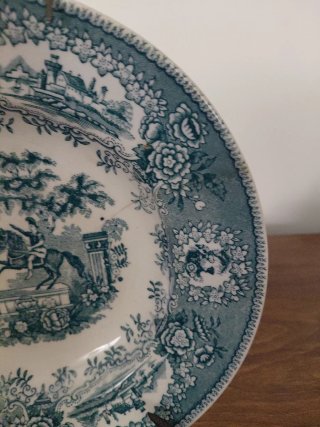 Plato antiguo decorativo verde