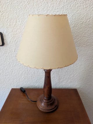 Lámpara de mesa madera y tela