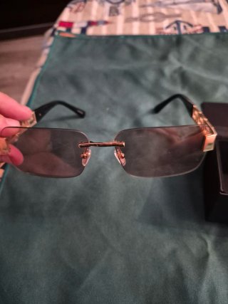 Gafas de sol Versace negras y doradas