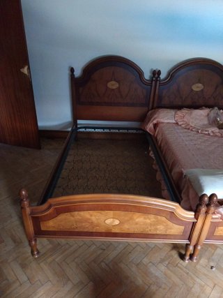 Camas de madera estilo clásico