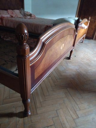 Camas de madera estilo clásico