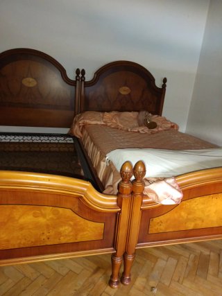 Camas de madera estilo clásico