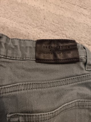 Pantalón corto gris verdoso