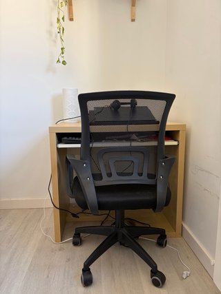 Mesa escritorio y silla madera