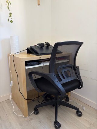 Mesa escritorio y silla madera