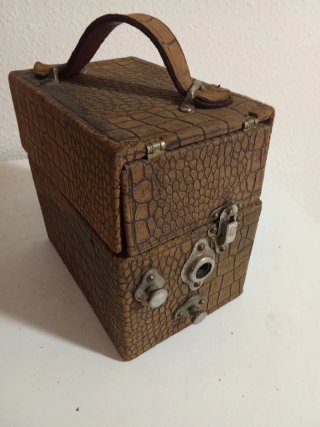 Gramófono antiguo con manivela Piter Pan