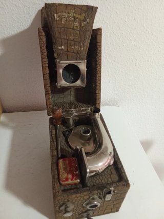 Gramófono antiguo con manivela Piter Pan
