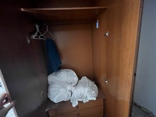 Armario ropero de madera