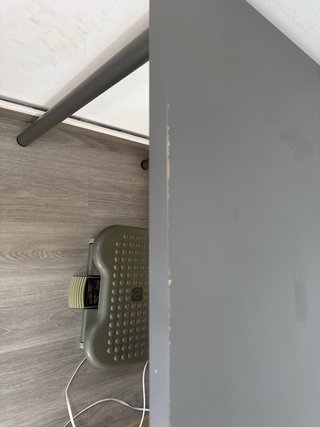Escritorio Ikea gris y madera