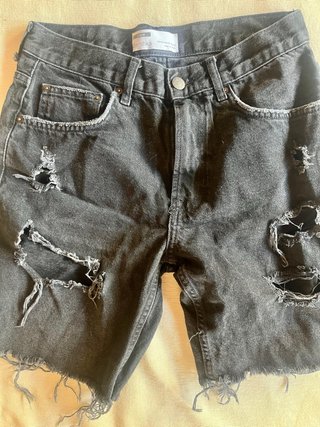 Pantalón corto vaquero Bershka desgastado talla 38