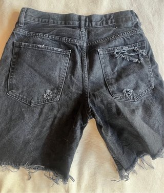 Pantalón corto vaquero Bershka desgastado talla 38
