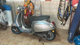 Vespa Eléctrica 49cc Plata y Azul